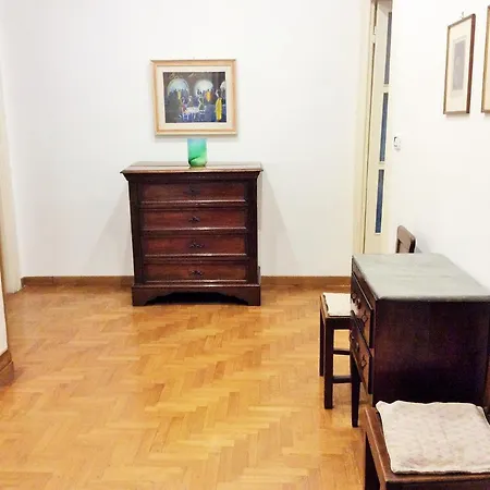 Cola Di Rienzo Flat *